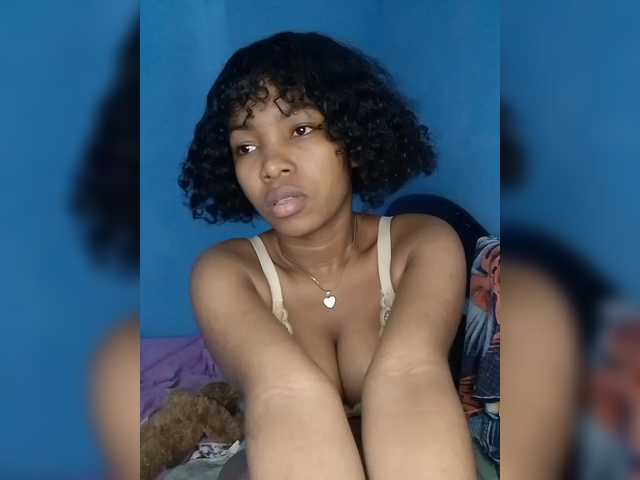 Candis02's BongaCams show and profile