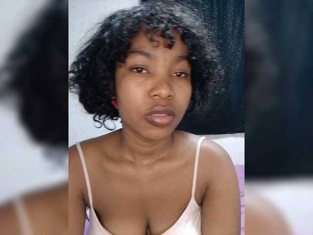 Candis02 live cam on BongaCams