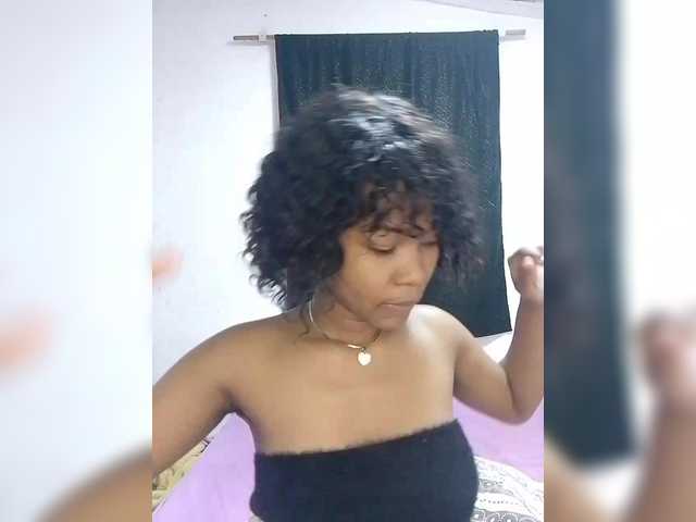 Candis02 live cam on BongaCams