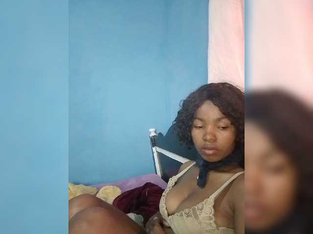 Candis02 live cam on BongaCams