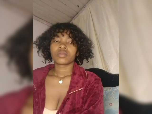 Candis02 live cam on BongaCams