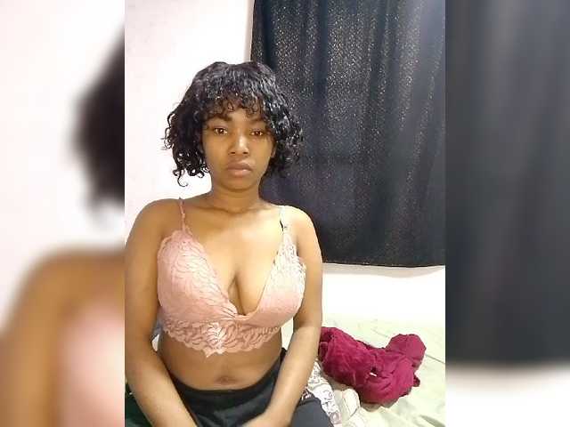 Candis02 live cam on BongaCams