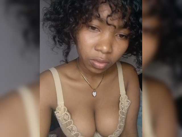 Candis02 live cam on BongaCams