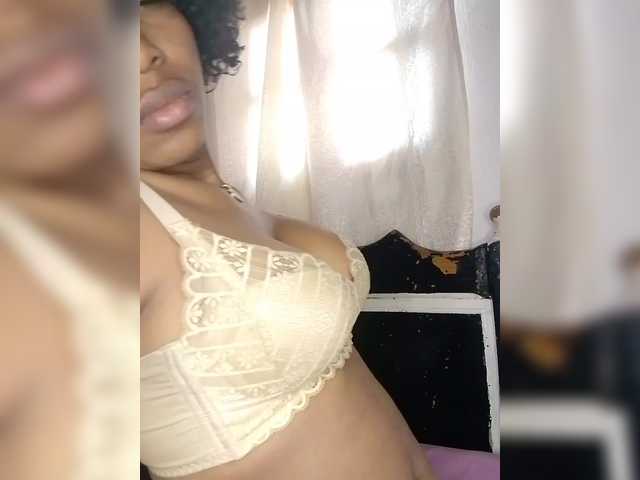 Candis02 live cam on BongaCams
