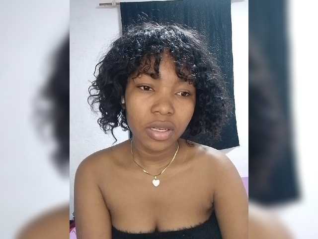Candis02 live cam on BongaCams