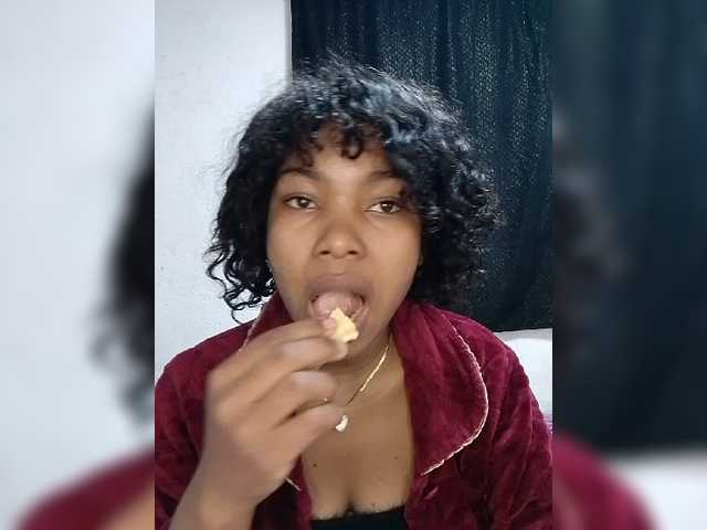 Candis02 live cam on BongaCams