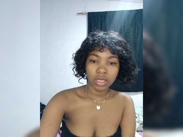 Candis02 live cam on BongaCams