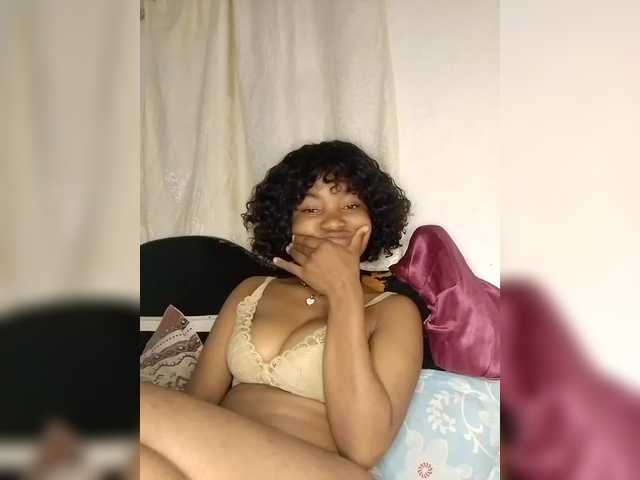 Candis02 live cam on BongaCams
