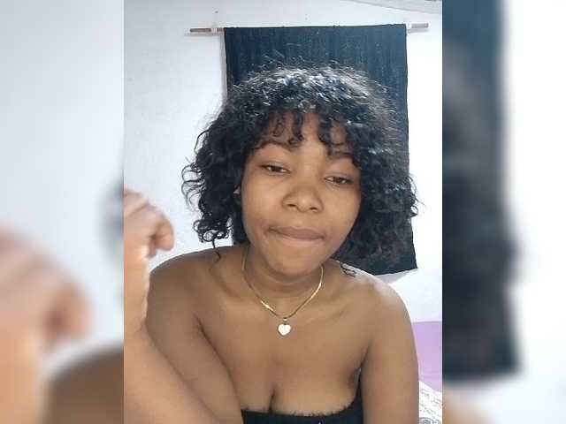 Candis02 live cam on BongaCams