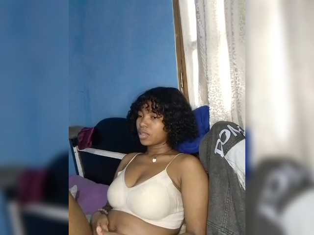 Candis02's BongaCams show and profile