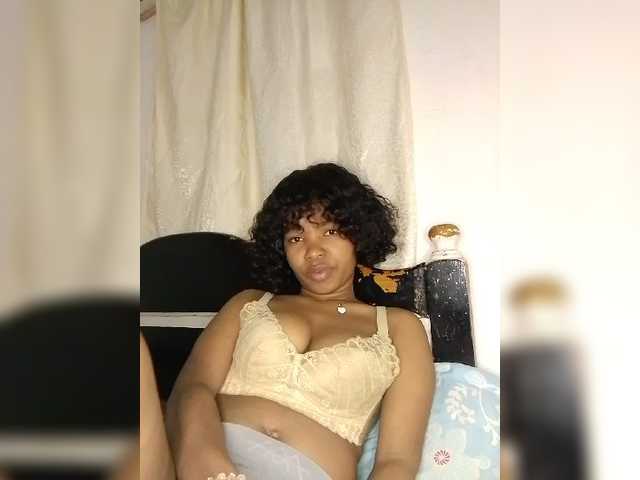 Candis02 live cam on BongaCams