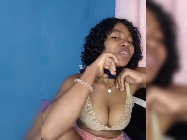 Candis02 live cam on BongaCams