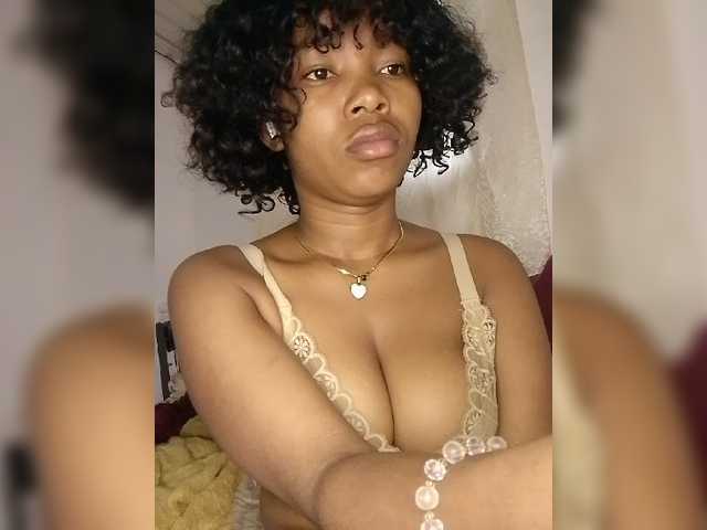 Candis02 live cam on BongaCams