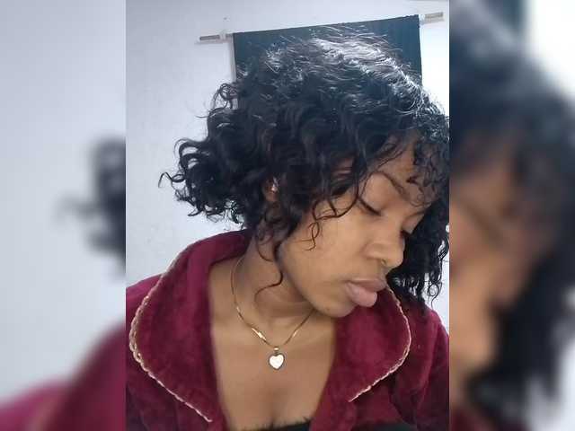 Candis02 live cam on BongaCams