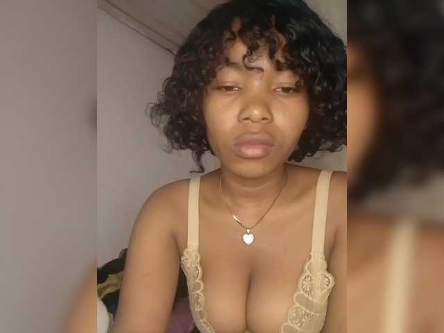 Candis02 live cam on BongaCams