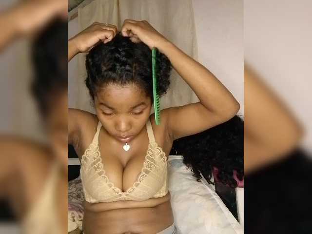 Candis02 live cam on BongaCams