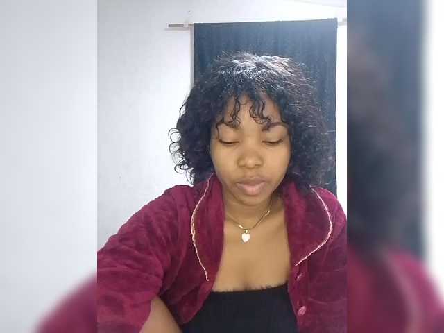 Candis02 live cam on BongaCams