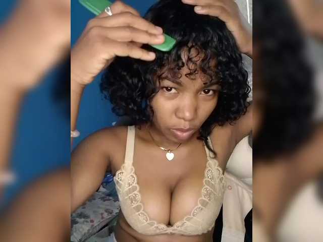 Chat with Candis02 live cam