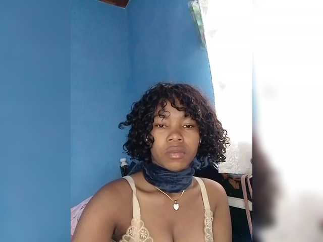 Candis02 live cam on BongaCams