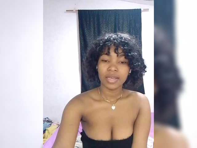 Candis02 live cam on BongaCams