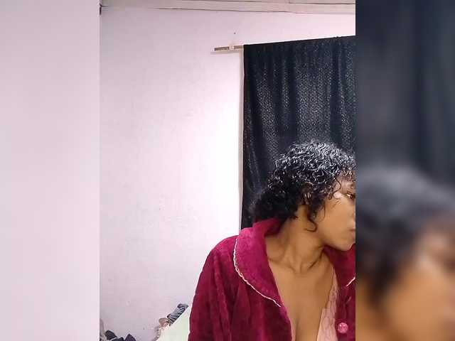 Candis02 live cam on BongaCams
