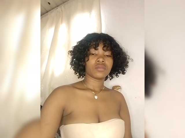 Candis02 live cam on BongaCams