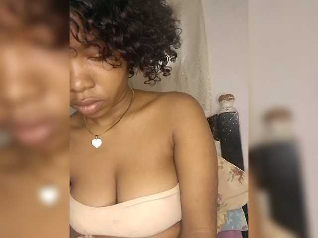 Candis02 live cam on BongaCams