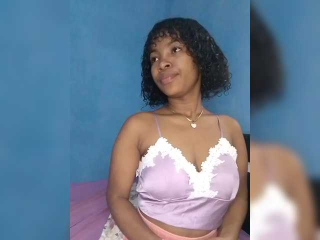 Candis02's BongaCams show and profile