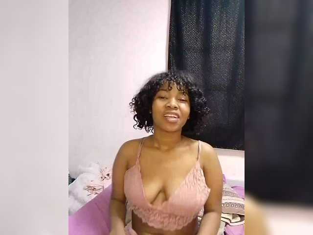 Candis02 live cam on BongaCams
