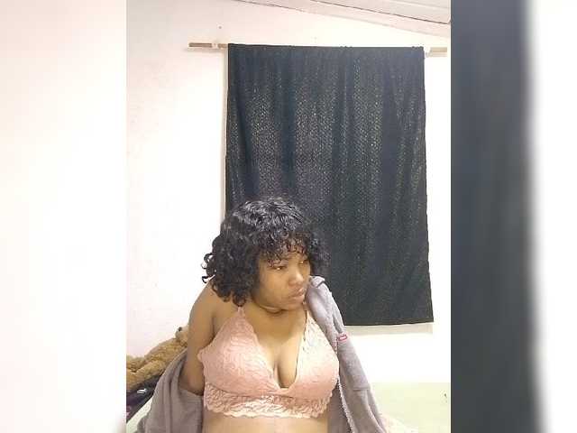 Candis02 live cam on BongaCams