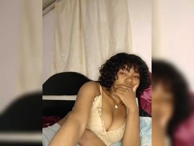 Candis02 live cam on BongaCams