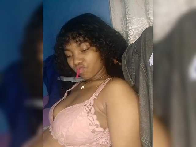 Candis02's BongaCams show and profile