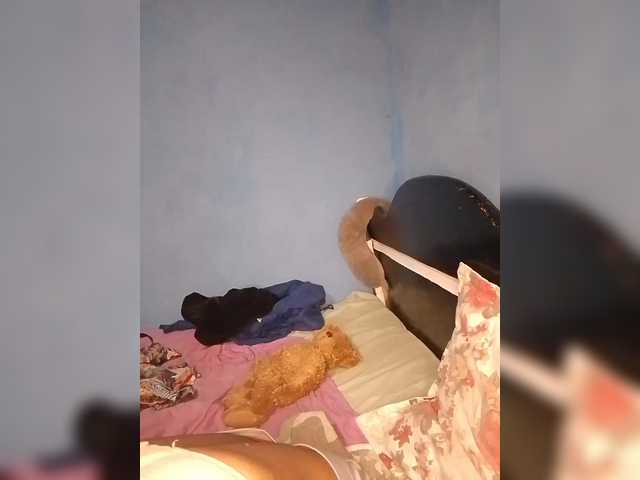 Candis02's BongaCams show and profile