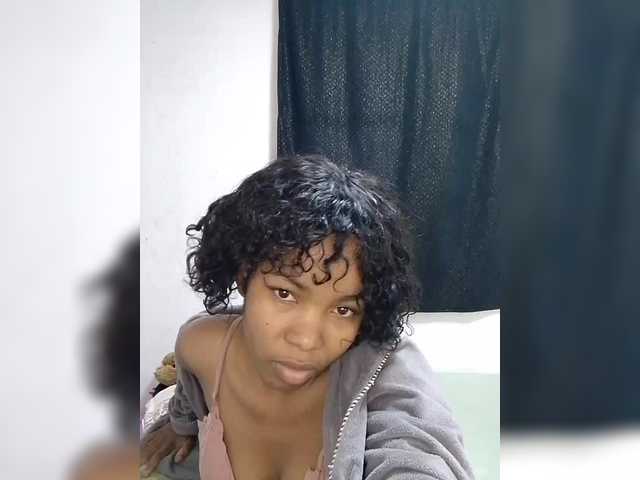 Candis02 live cam on BongaCams