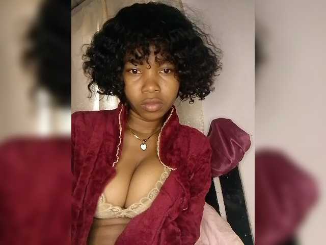 Candis02 live cam on BongaCams