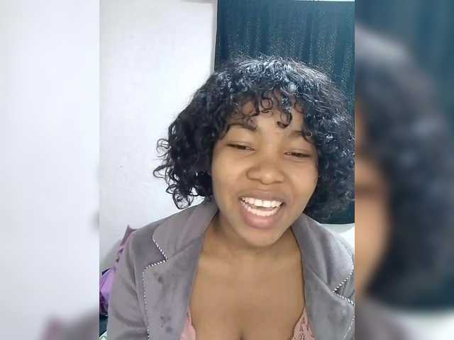 Candis02 live cam on BongaCams