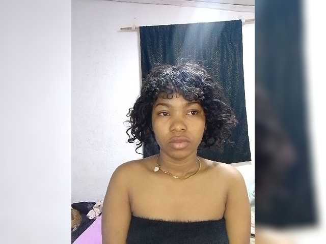 Candis02 live cam on BongaCams