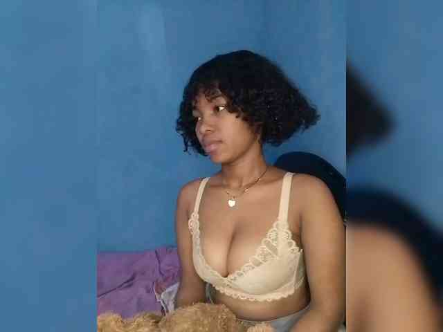 Candis02 Live Webcam on BongaCams