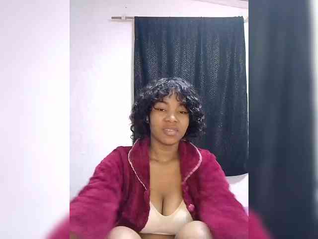 Candis02 Live Webcam on BongaCams