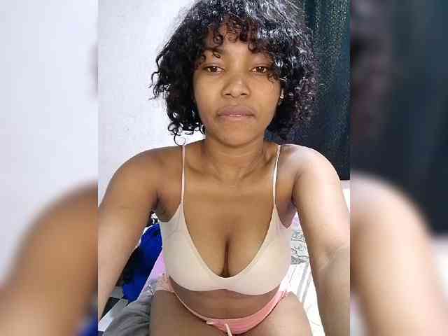 Candis02 Live Webcam on BongaCams