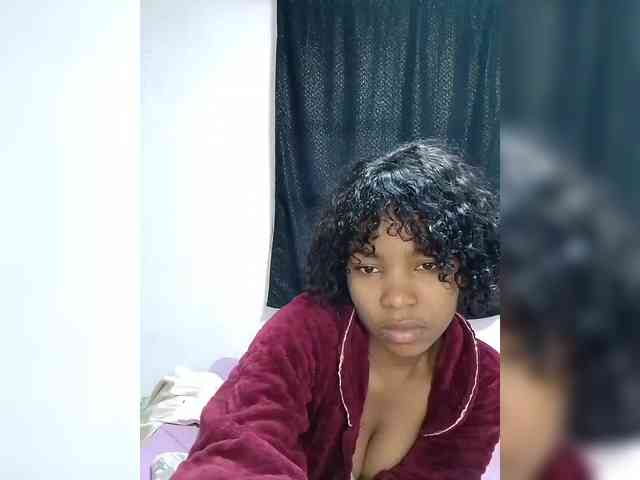 Candis02 Live Webcam on BongaCams