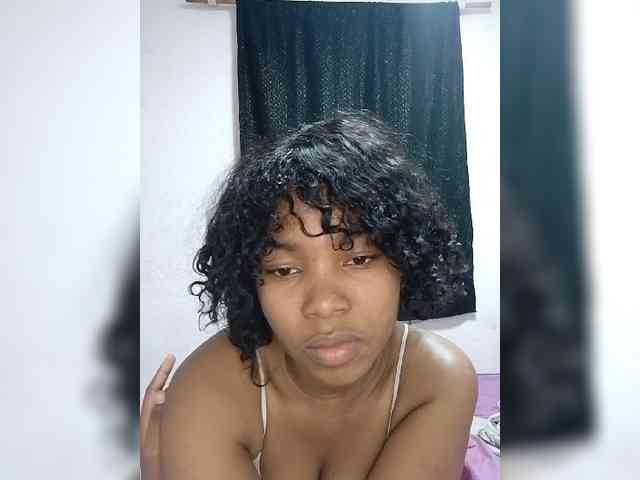 Candis02 Live Webcam on BongaCams