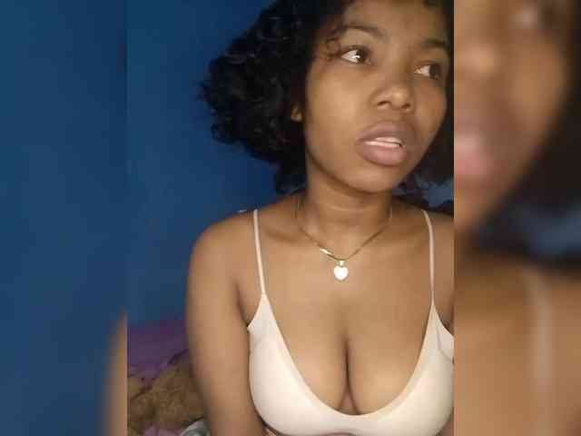 Candis02 Live Webcam on BongaCams