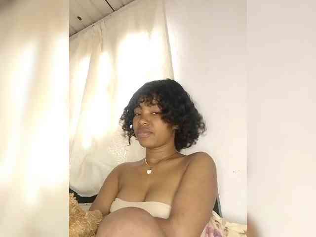 Candis02 Live Webcam on BongaCams