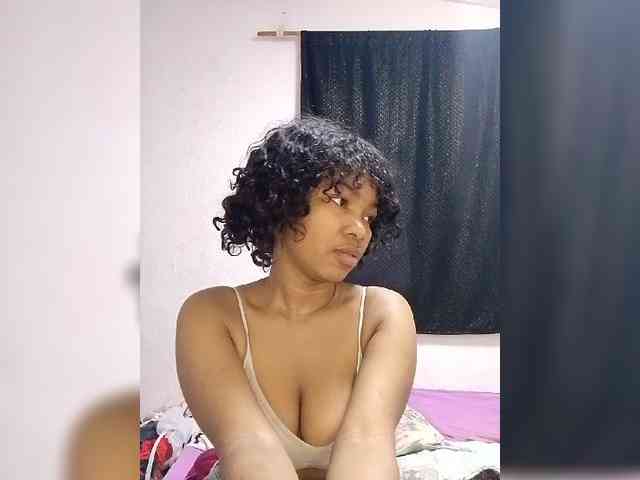 Candis02 Live Webcam on BongaCams