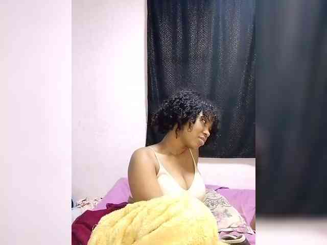 Candis02 Live Webcam on BongaCams