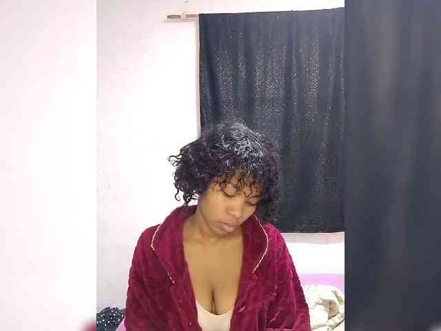 Candis02 Live Webcam on BongaCams