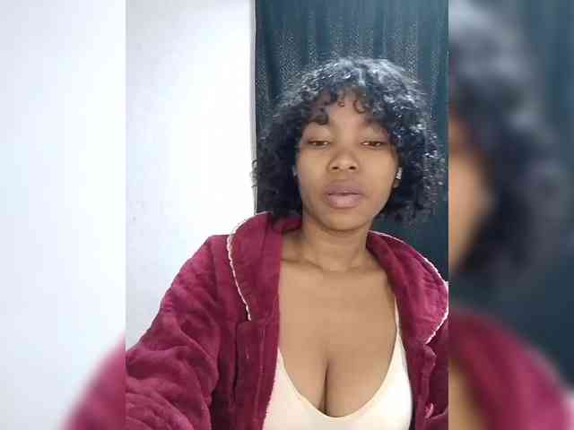 Candis02 Live Webcam on BongaCams