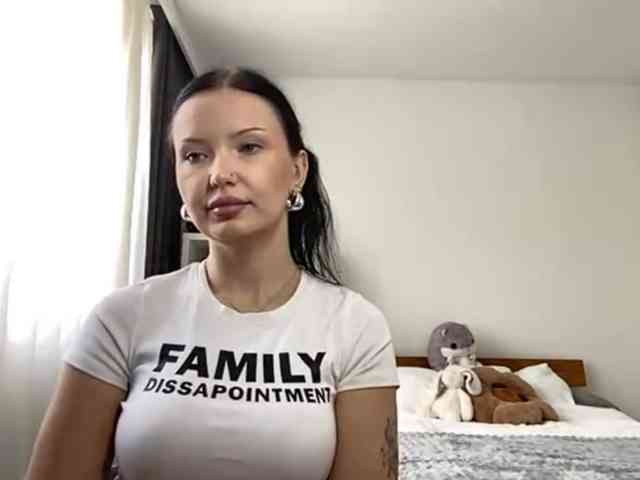 JoanFlirt webcam