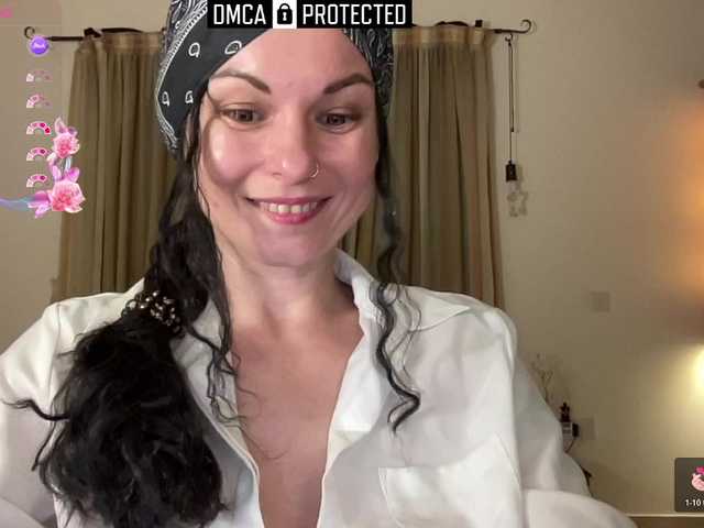 LiliNewdawn live cam